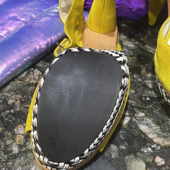 Gorgeous suede Chartruese platform heel , with a black and white platform!!! - Picture 6 of 6